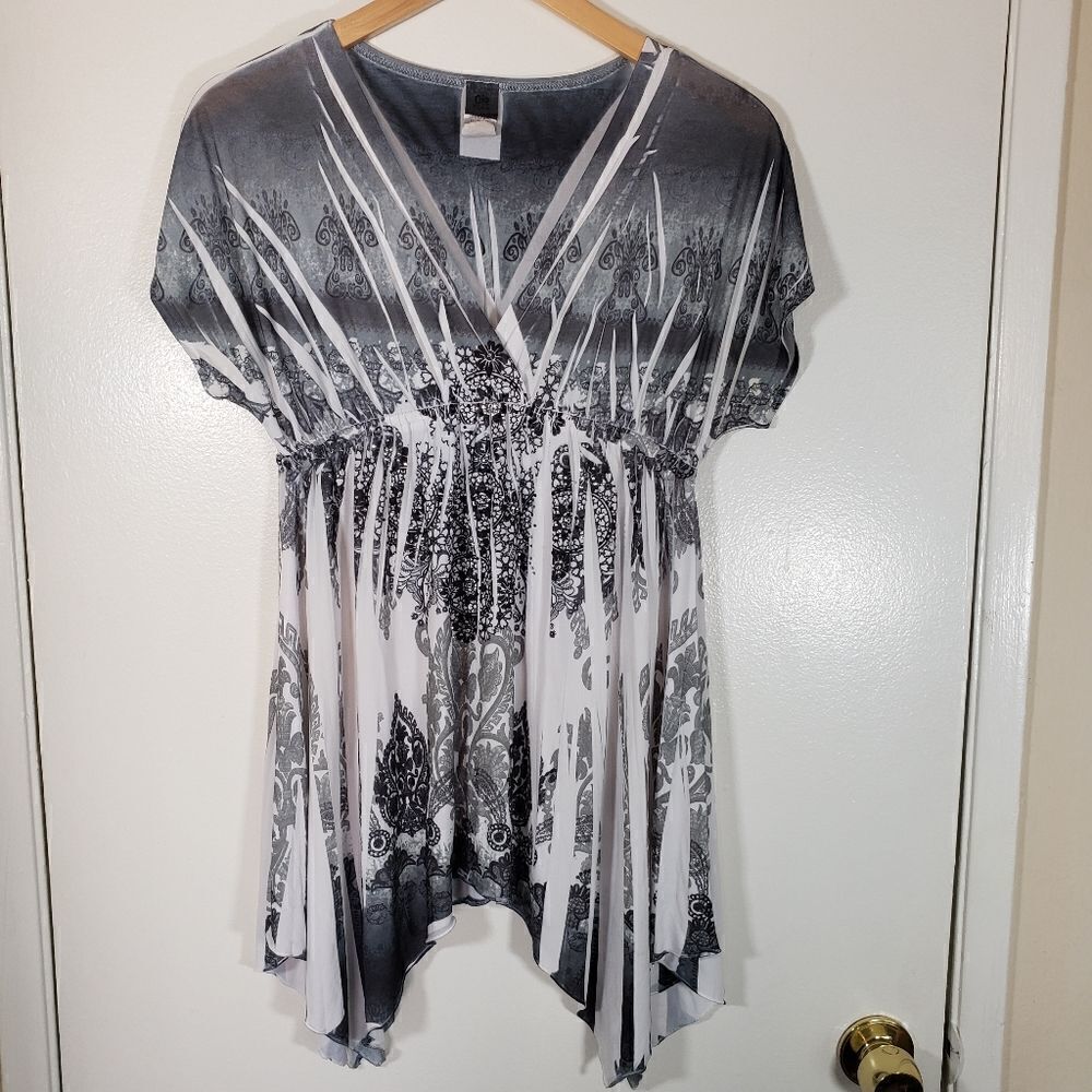 One Fashion 90s 2000s Print V Neck Flowy Short Sleeve Blouse Size M